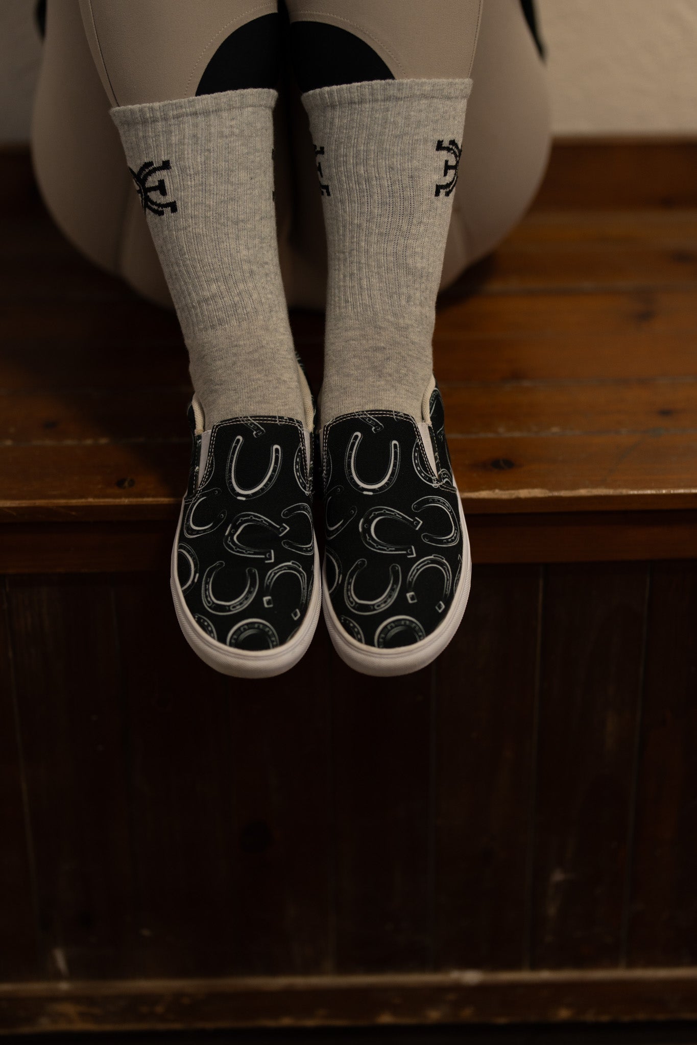 Horseshoe slip-on canvas shoes | Black