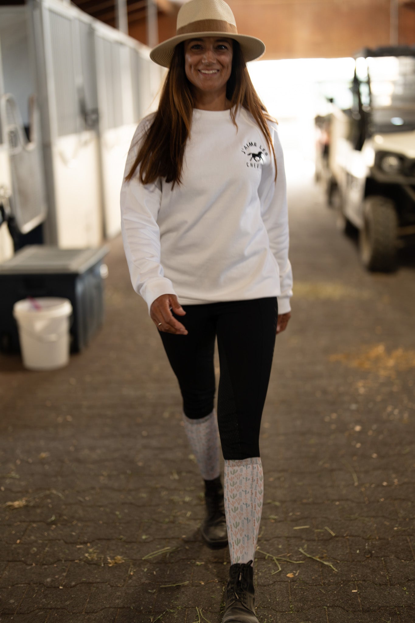 I Love Horses (In French) Crew neck Sweatshirt (Light Colors) | j'adore les chevaux