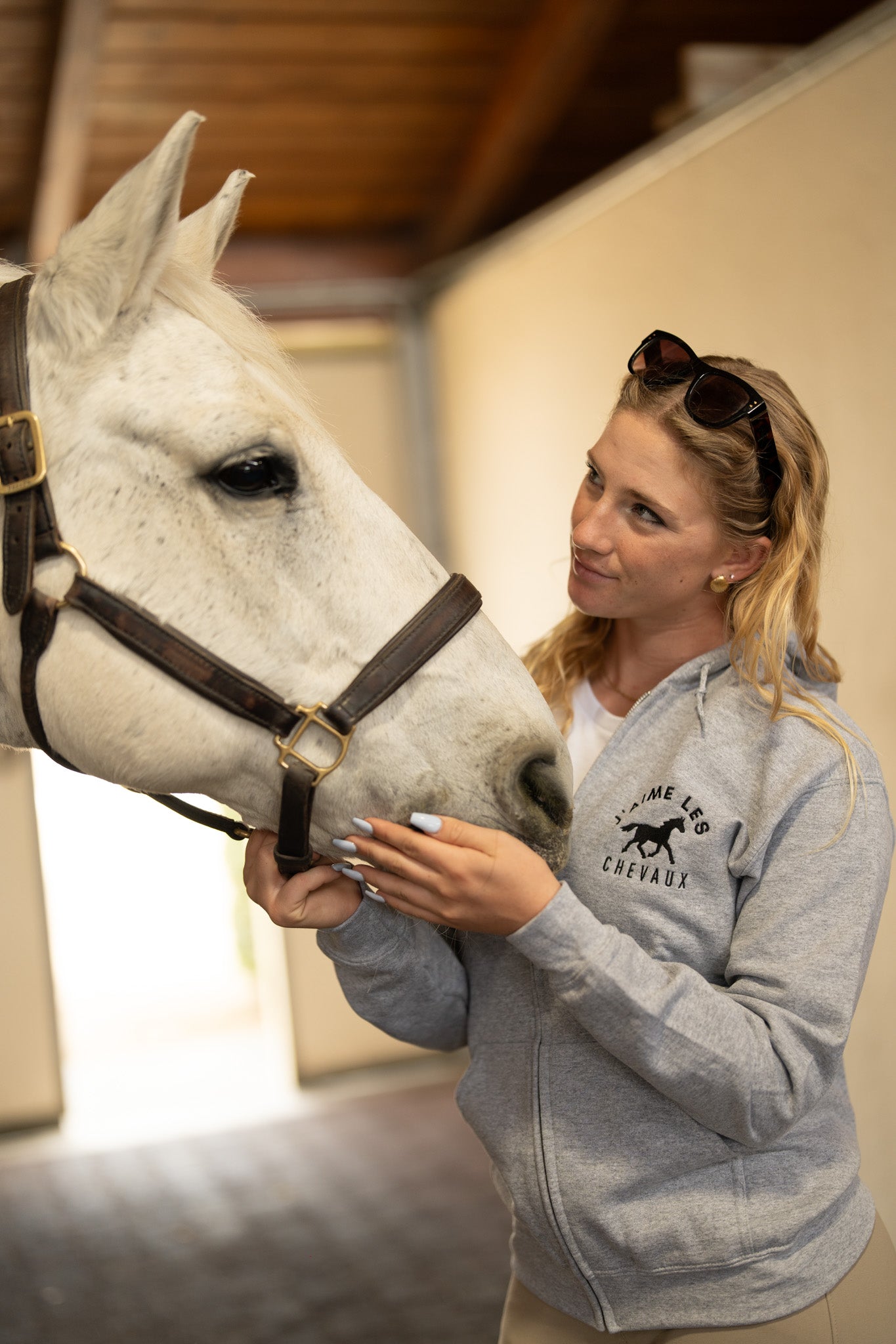 I Love Horses (In French) Unisex heavy blend zip hoodie (Light Colors)  | j'adore les chevaux