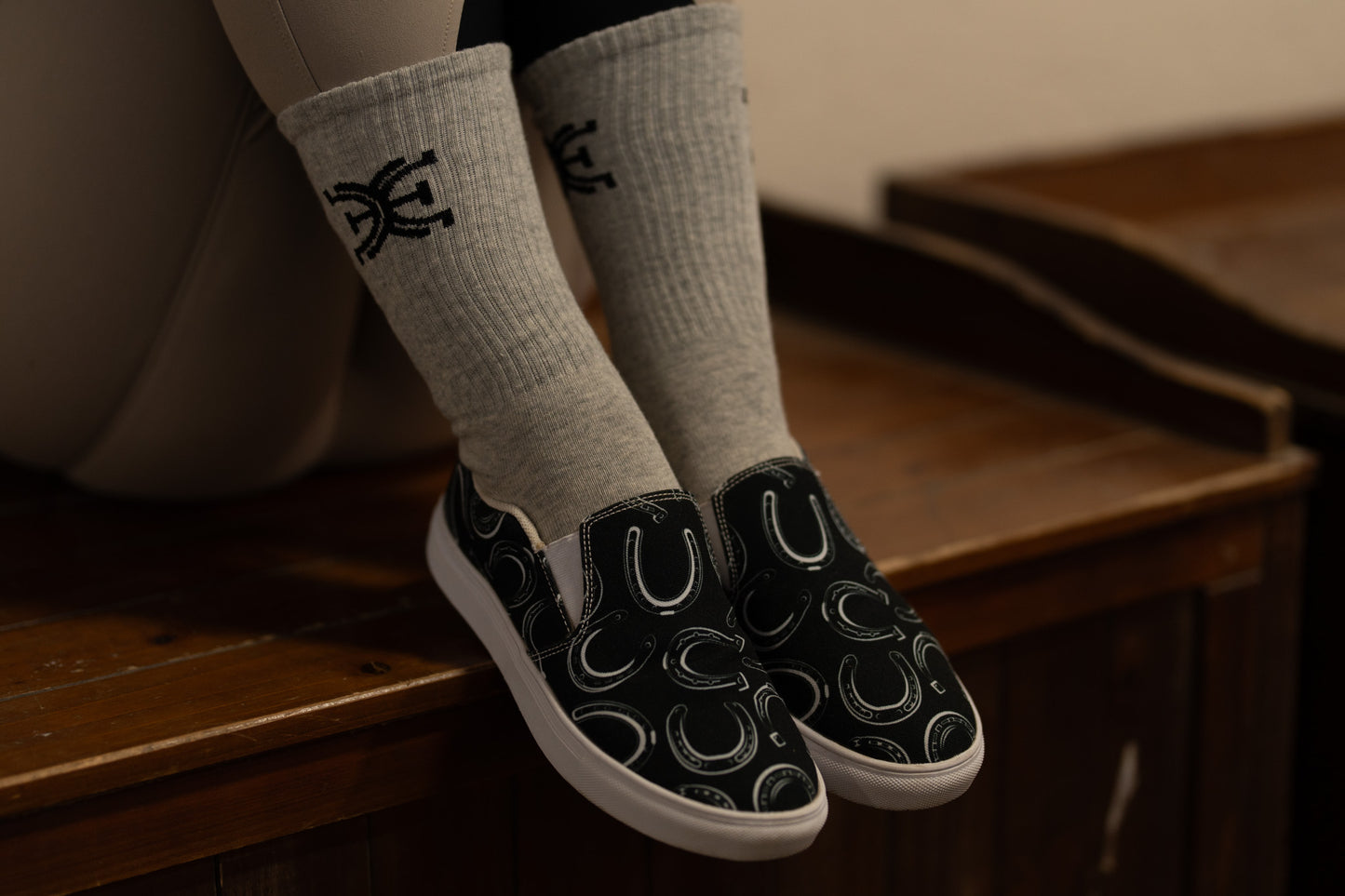 Horseshoe slip-on canvas shoes | Black