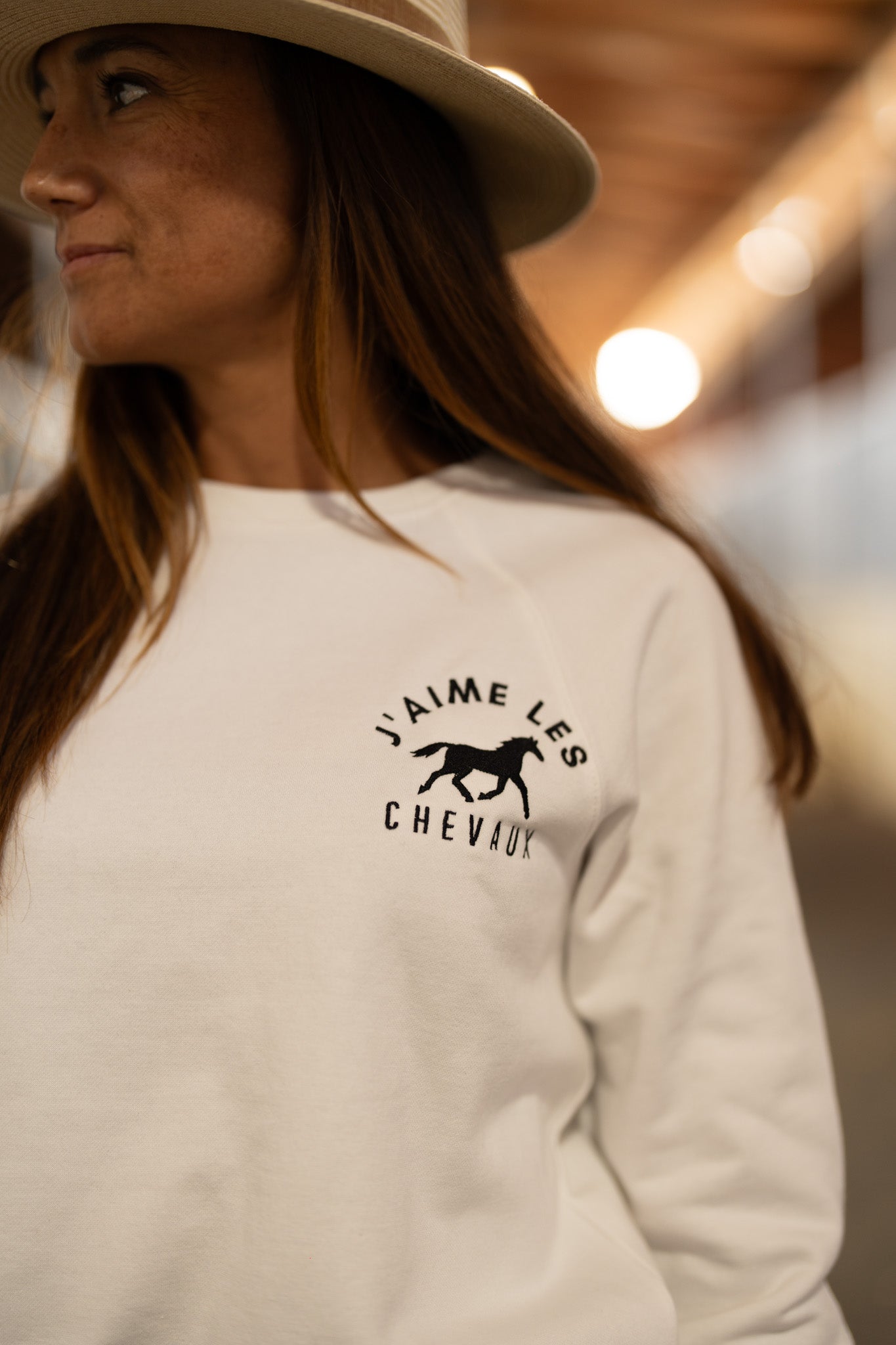 I Love Horses (In French) Crew neck Sweatshirt (Light Colors) | j'adore les chevaux