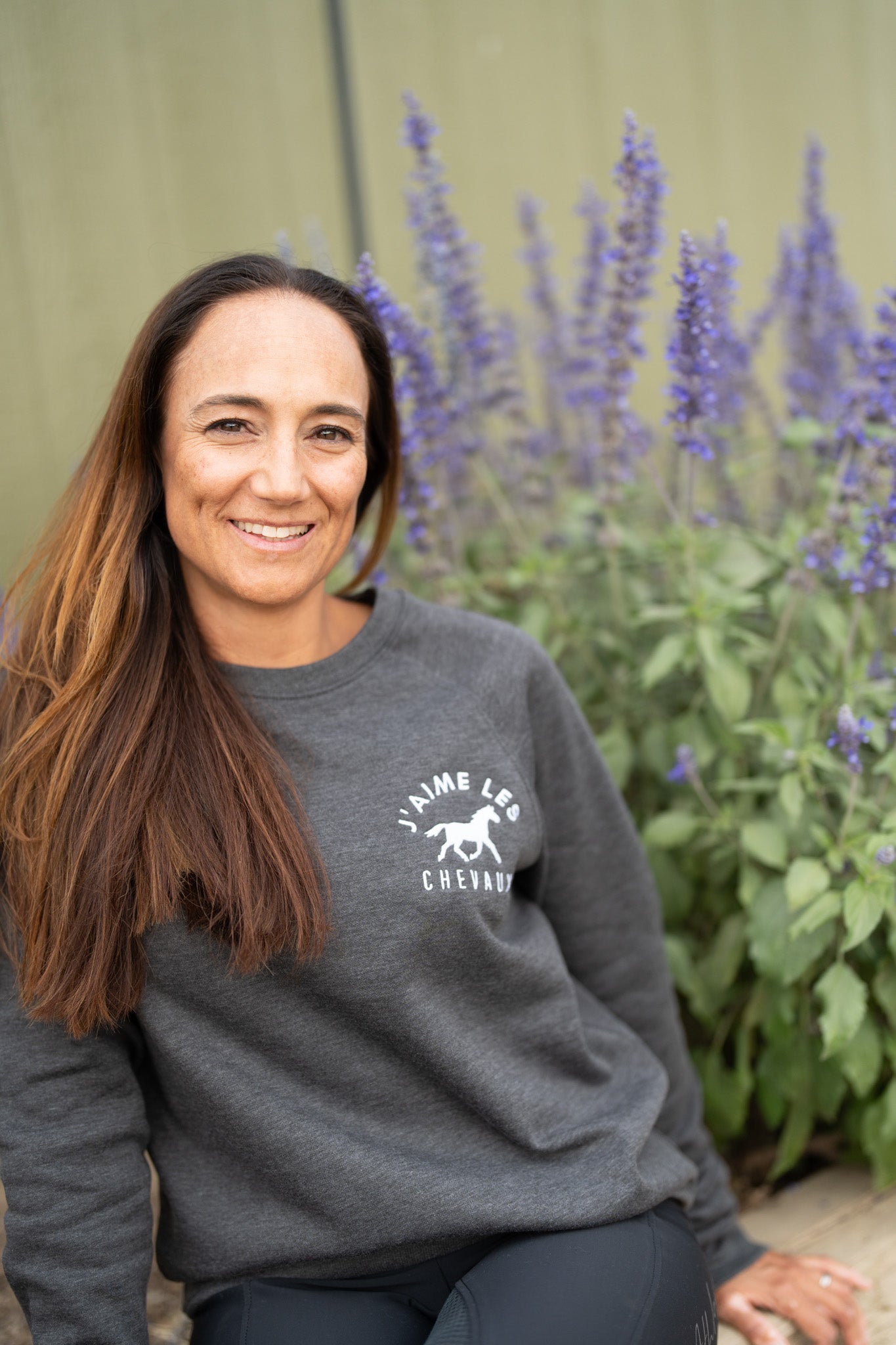 I Love Horses (In French) Crew neck Sweatshirt (Dark Colors) | j'adore les chevaux