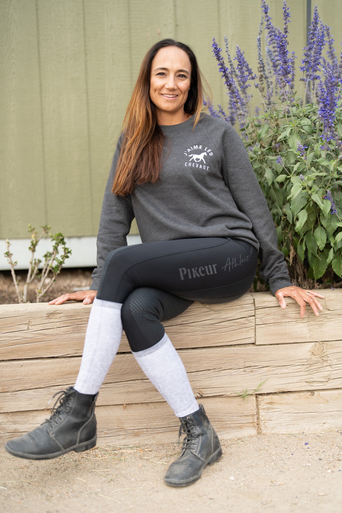 I Love Horses (In French) Crew neck Sweatshirt (Dark Colors) | j'adore les chevaux