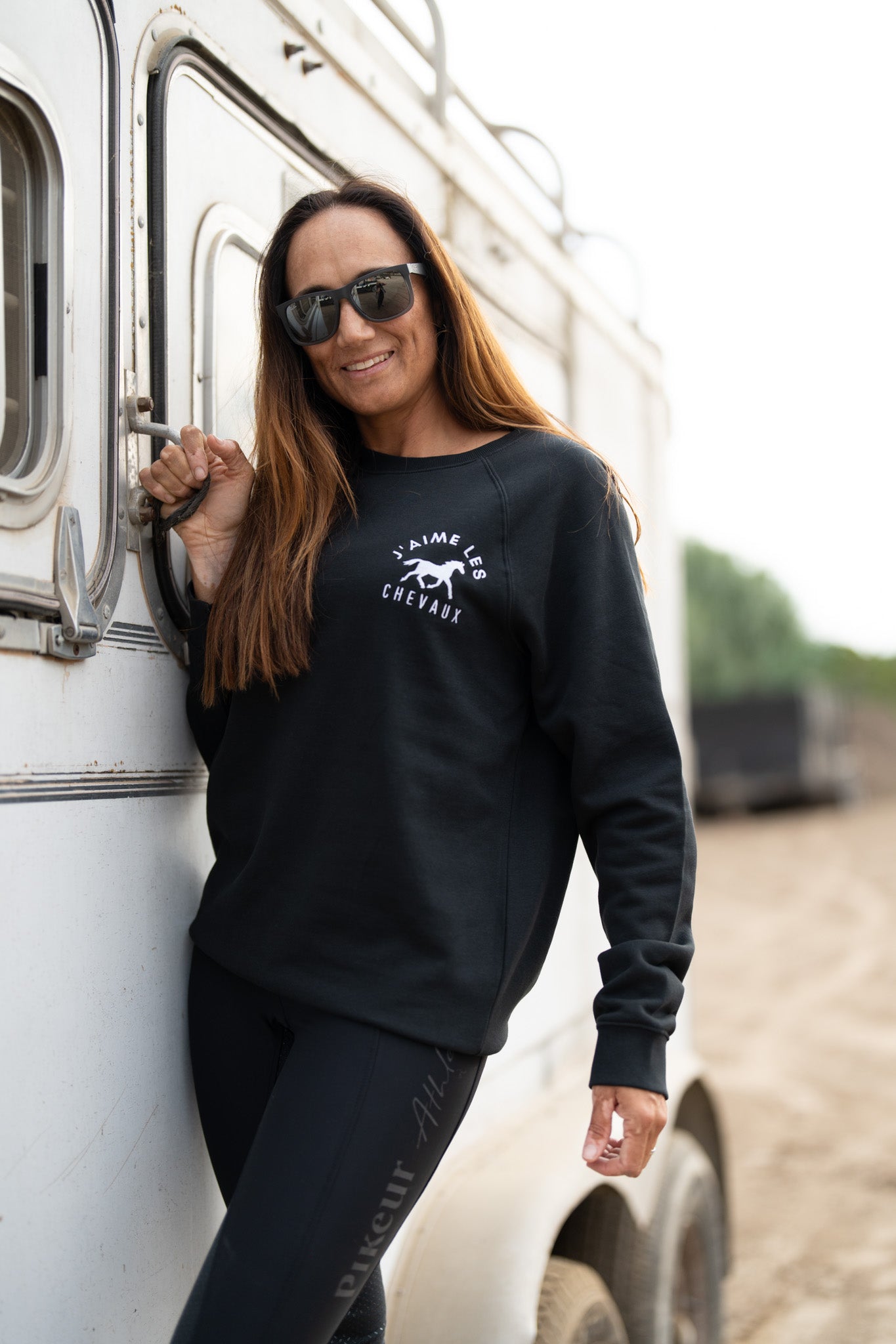I Love Horses (In French) Crew neck Sweatshirt (Dark Colors) | j'adore les chevaux