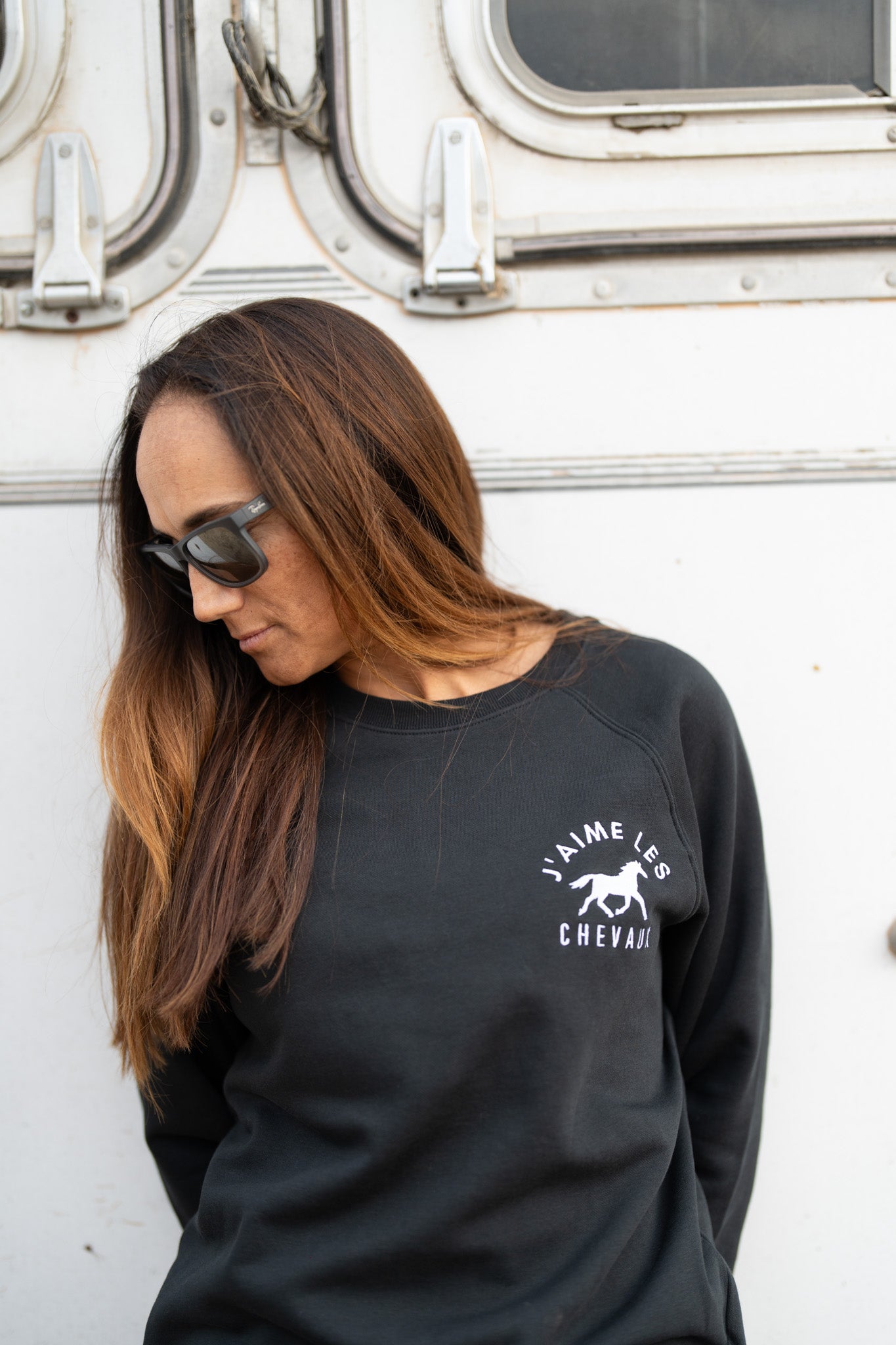 I Love Horses (In French) Crew neck Sweatshirt (Dark Colors) | j'adore les chevaux
