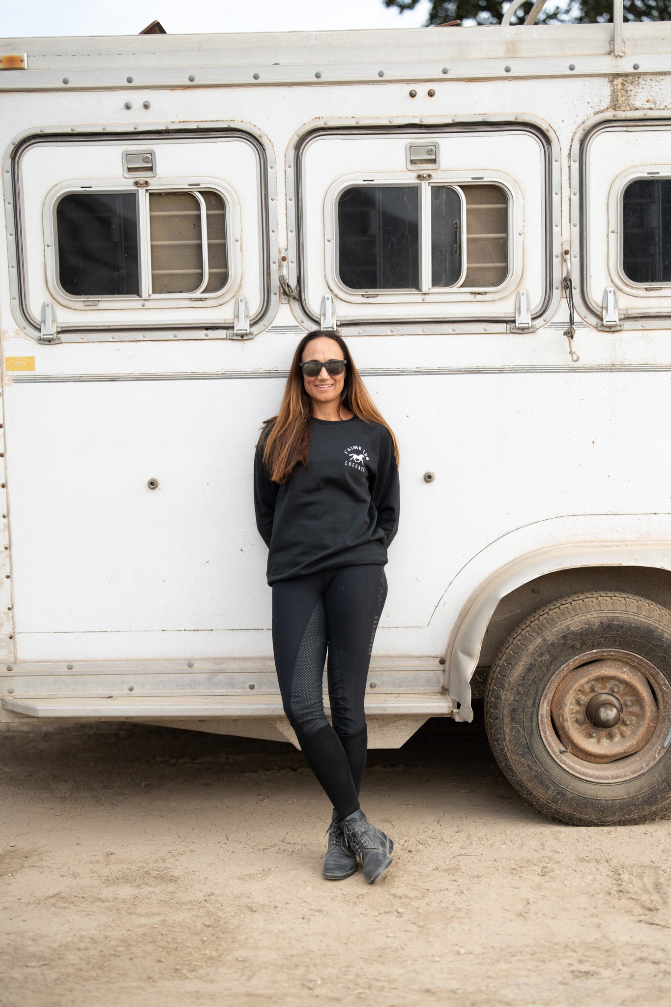 I Love Horses (In French) Crew neck Sweatshirt (Dark Colors) | j'adore les chevaux