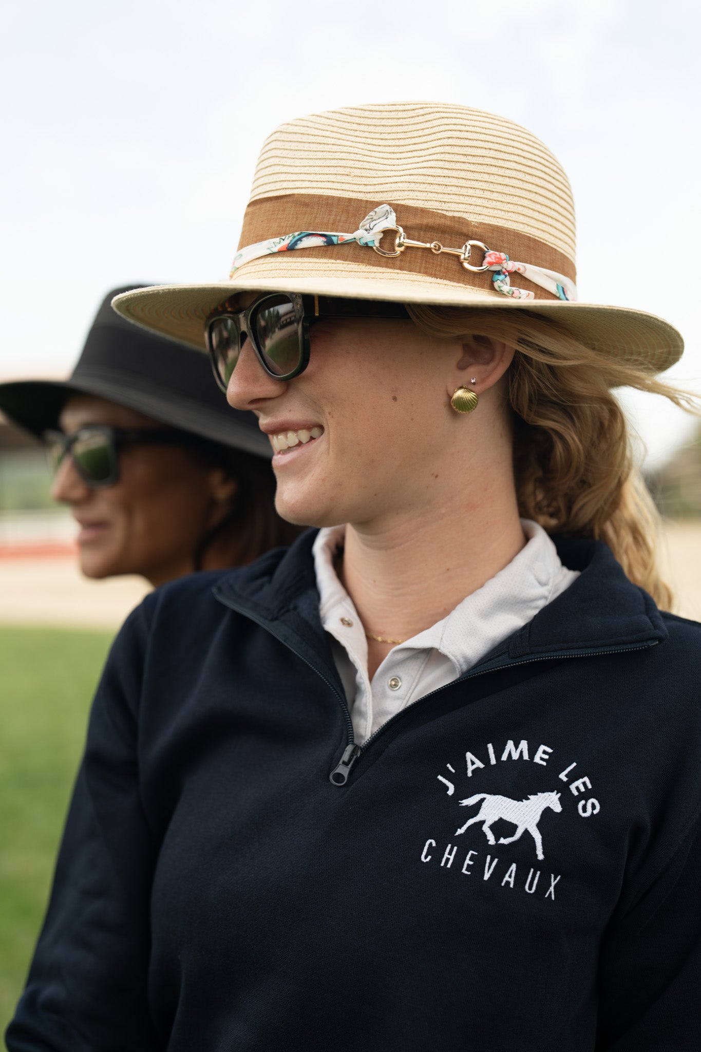 I Love Horses (In French) Unisex fleece pullover (Dark Colors)  | j'adore les chevaux