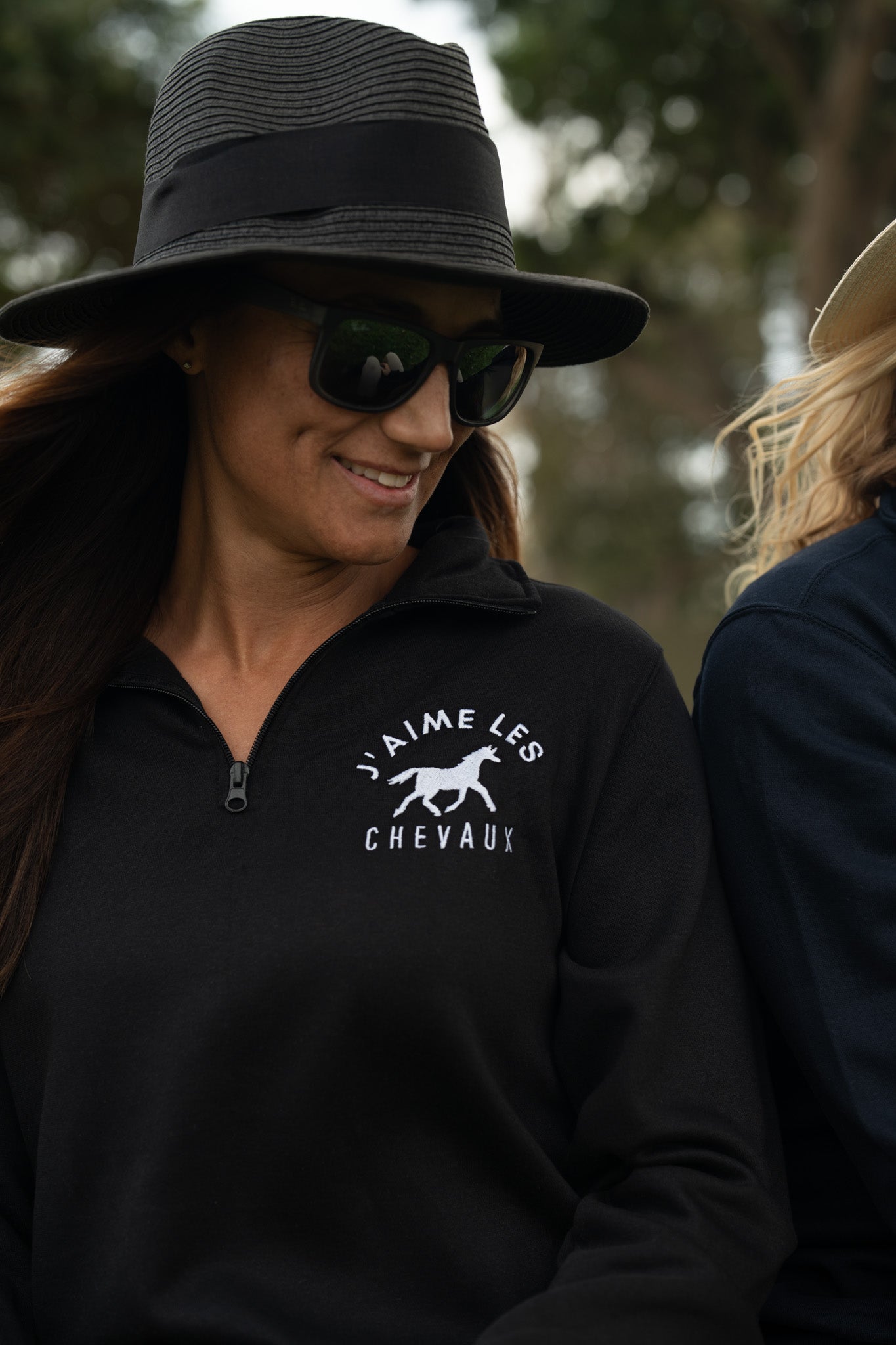 I Love Horses (In French) Unisex fleece pullover (Dark Colors)  | j'adore les chevaux