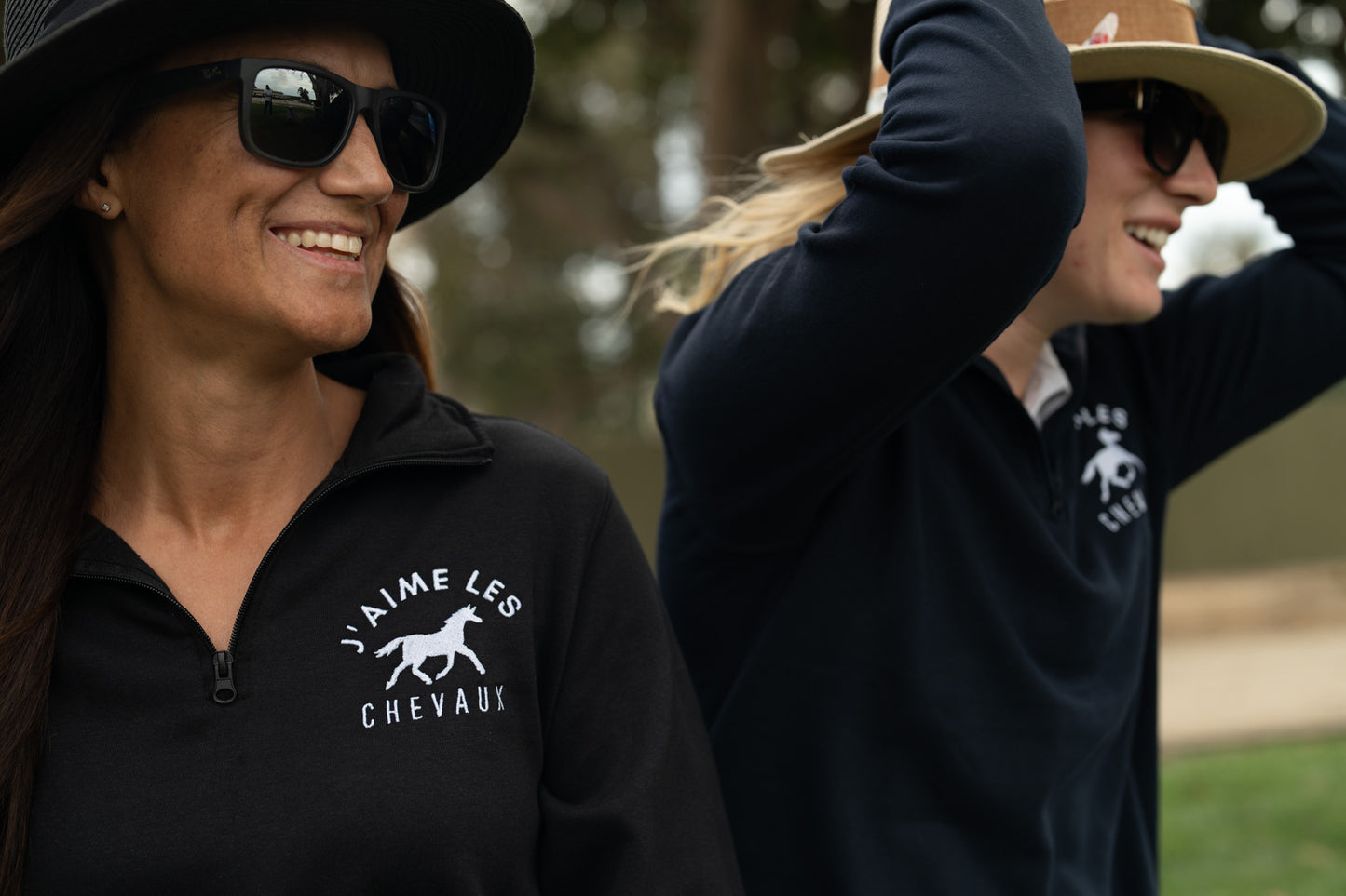 I Love Horses (In French) Unisex fleece pullover (Dark Colors)  | j'adore les chevaux