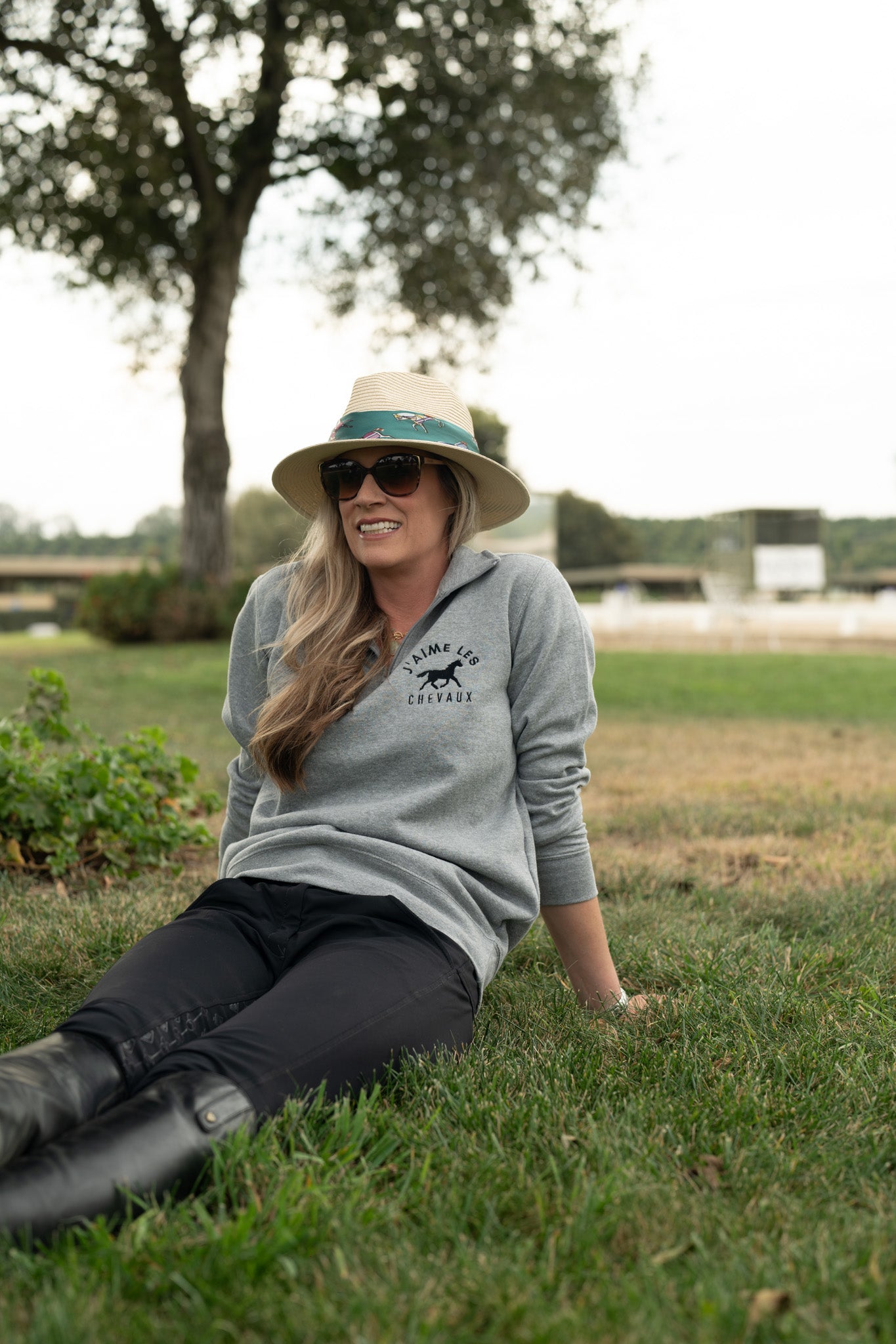 I Love Horses (In French) Unisex fleece pullover (Light Colors)  | j'adore les chevaux