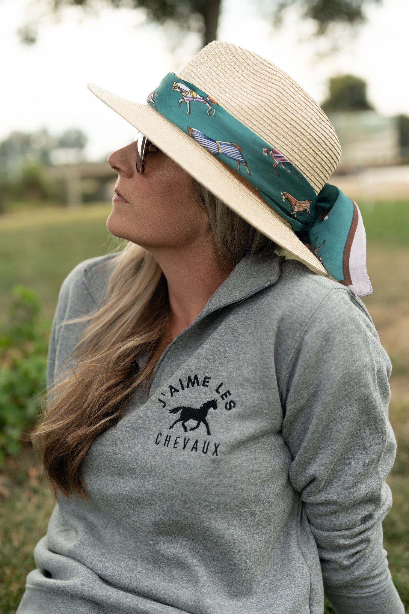 I Love Horses (In French) Unisex fleece pullover (Light Colors)  | j'adore les chevaux