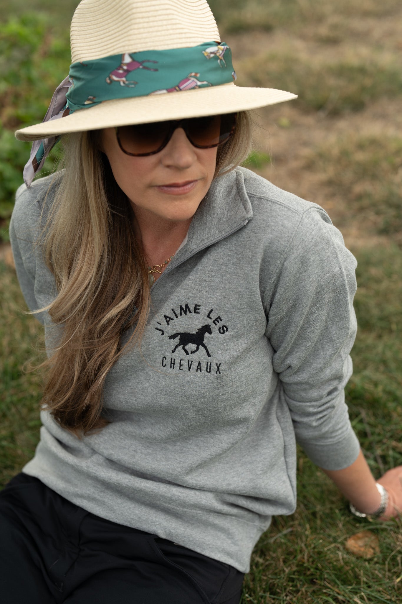 I Love Horses (In French) Unisex fleece pullover (Light Colors)  | j'adore les chevaux